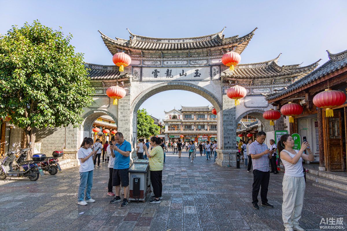 遥遥科技-云南专业开发团队 云南景区入口处游客用手机扫描二维码通过闸机入园的实景
